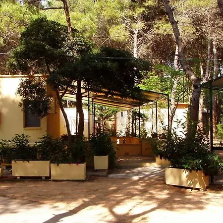 منتزه العطل Camping La Vecchia Torre غالّيبولي