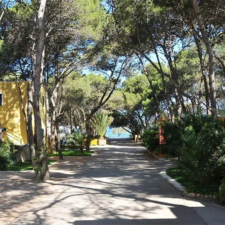 Camping La Vecchia Torre غالّيبولي