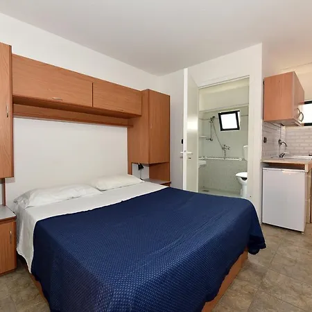 Camping La Vecchia Torre غالّيبولي