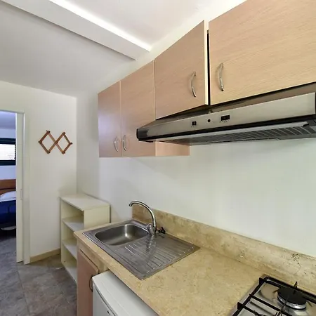 Camping La Vecchia Torre غالّيبولي