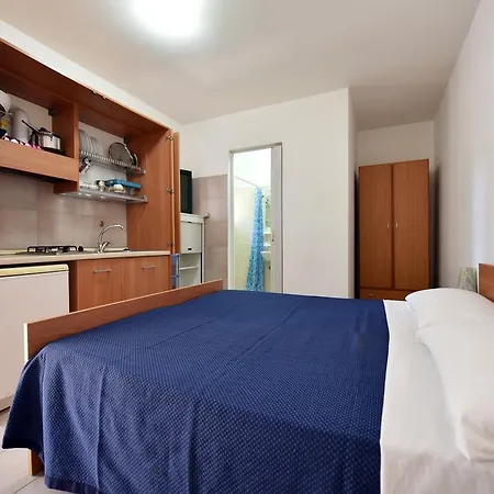 Camping La Vecchia Torre غالّيبولي