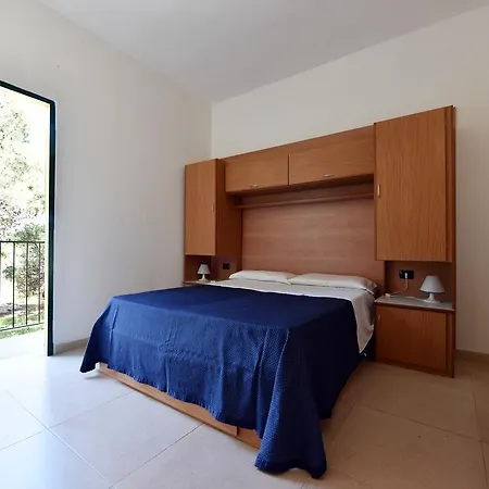 منتزه العطل Camping La Vecchia Torre غالّيبولي