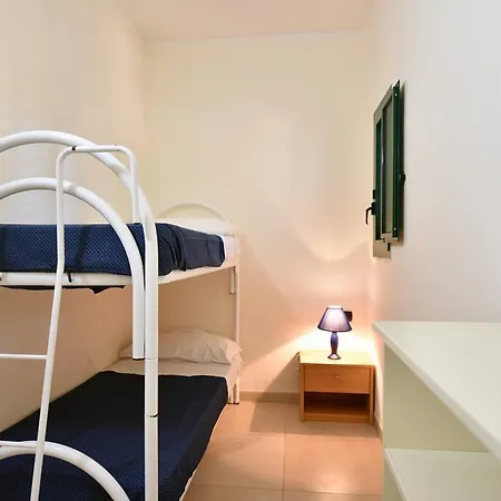 منتزه العطل Camping La Vecchia Torre غالّيبولي