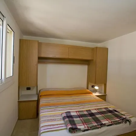 Camping La Vecchia Torre פארק נופש 3*